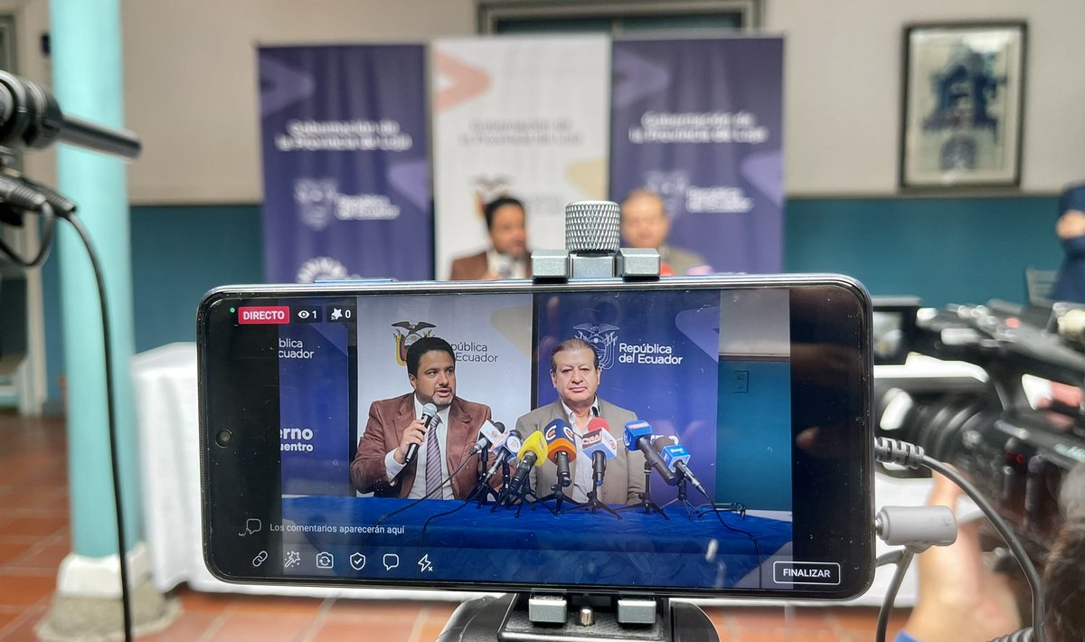 GoberLoja's tweet photo. 🎙️🎥| #RuedaDePrensa 

.@EduardoPunin, gobernador de #Loja, junto a Rudy Valdivieso, presidente de @eerssaoficial, informan sobre las gestiones realizadas en coordinación con @LundinGoldEC, para evitar la suspensión de energía eléctrica en #Loja, #Zamora y el cantón #Gualaquiza. https://t.co/z6fK4hYQ9s