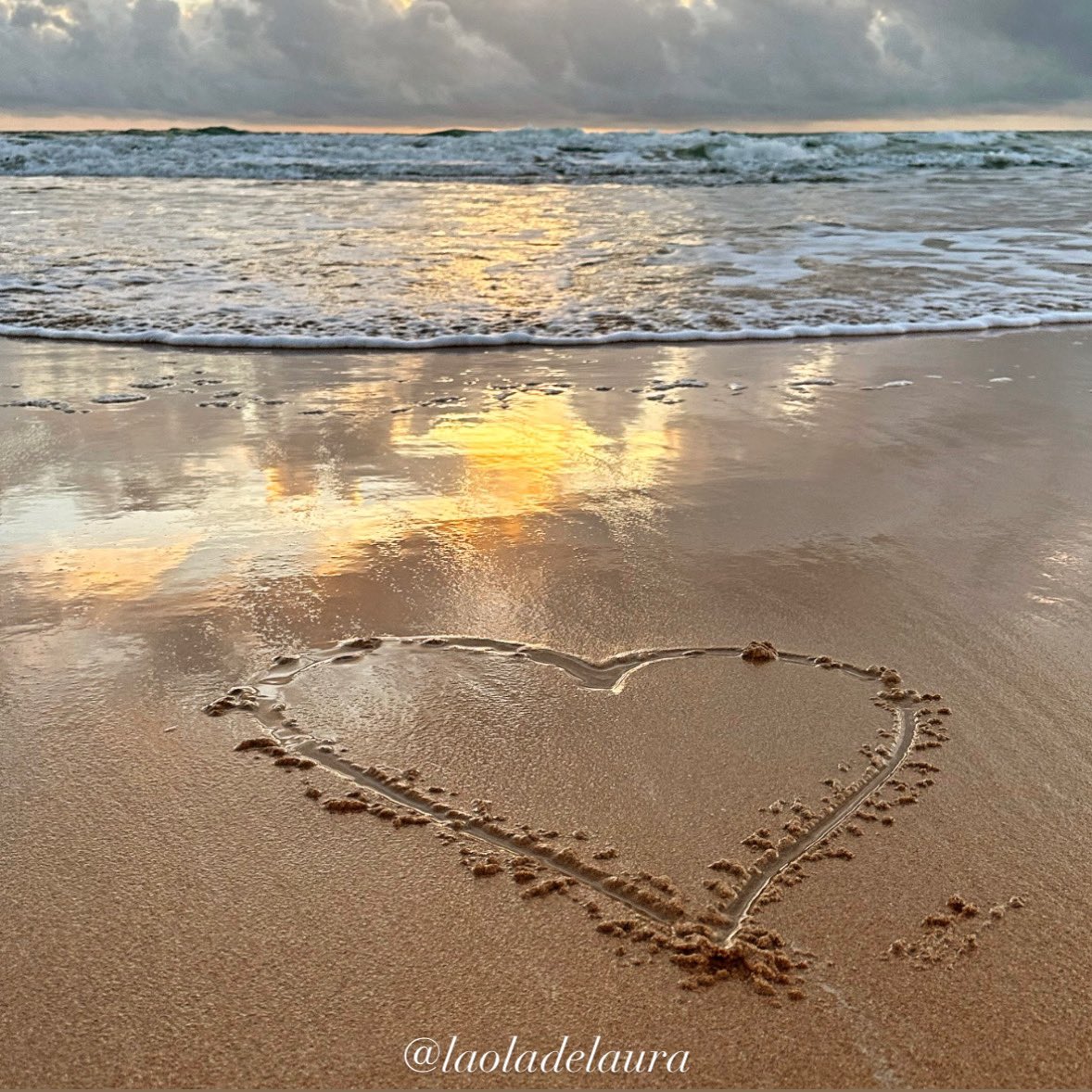 LateCoaching's tweet photo. Haz de tu corazón lo más bonito de ti y que siempre te recuerden por eso.

En una realidad de guerras, tener un corazón empático y lleno de amor, es un acto de valentía.

Valiente es un corazón que siente.

#FelizFinDeSemana #gestionemocional #amor #psicologia #coaching https://t.co/T3mQmG36Sg