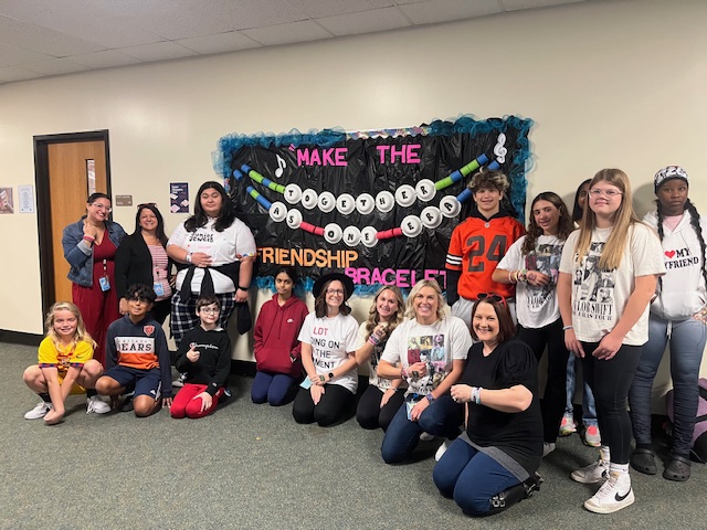 D54Keller's tweet photo. Staff and students are in our #TogetherAsOne Era at Keller Junior High. Love the dedication and outfit choices for our Kelce vs. Swift spirit day theme. #spookyspiritweek🎃 #teamswift #TeamKelce #swifties #kansascitychiefs https://t.co/fcPOAfLwaY