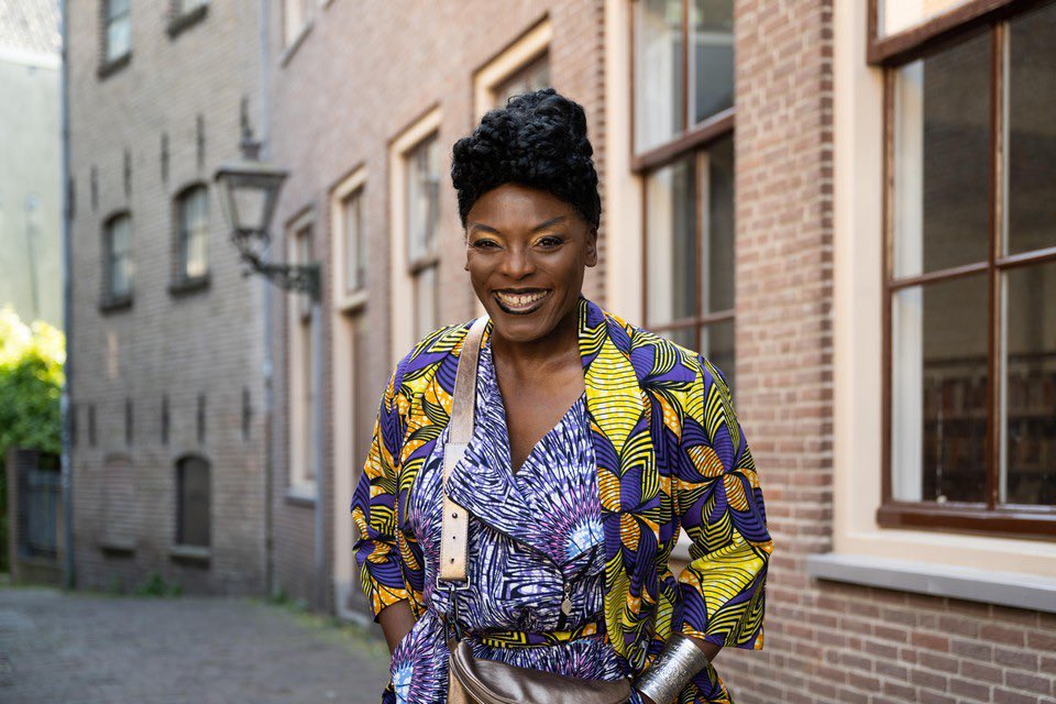 “Sonny Boy” is in november boek van de maand Nederland Leest. Naar aanleiding daarvan gaat Janice Deul op 25/11 in <a href="/BplusC/">BplusC</a> in gesprek met drie gasten over hoe het is tussen 2 culturen te laveren. letterlijk.nu/nederland-lees…