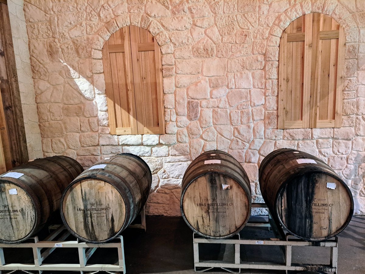 queenofchard's tweet photo. Open, open, open! We are open!

Come by - stock up on your favorite wines &amp; be ready for the 30 and 40 temps next week

Christian Belle Winery open Saturday noon - 5 pm

2070 S. Bridgefarmer Road, Lowry Crossing, TX https://t.co/KTiAB8DQKQ