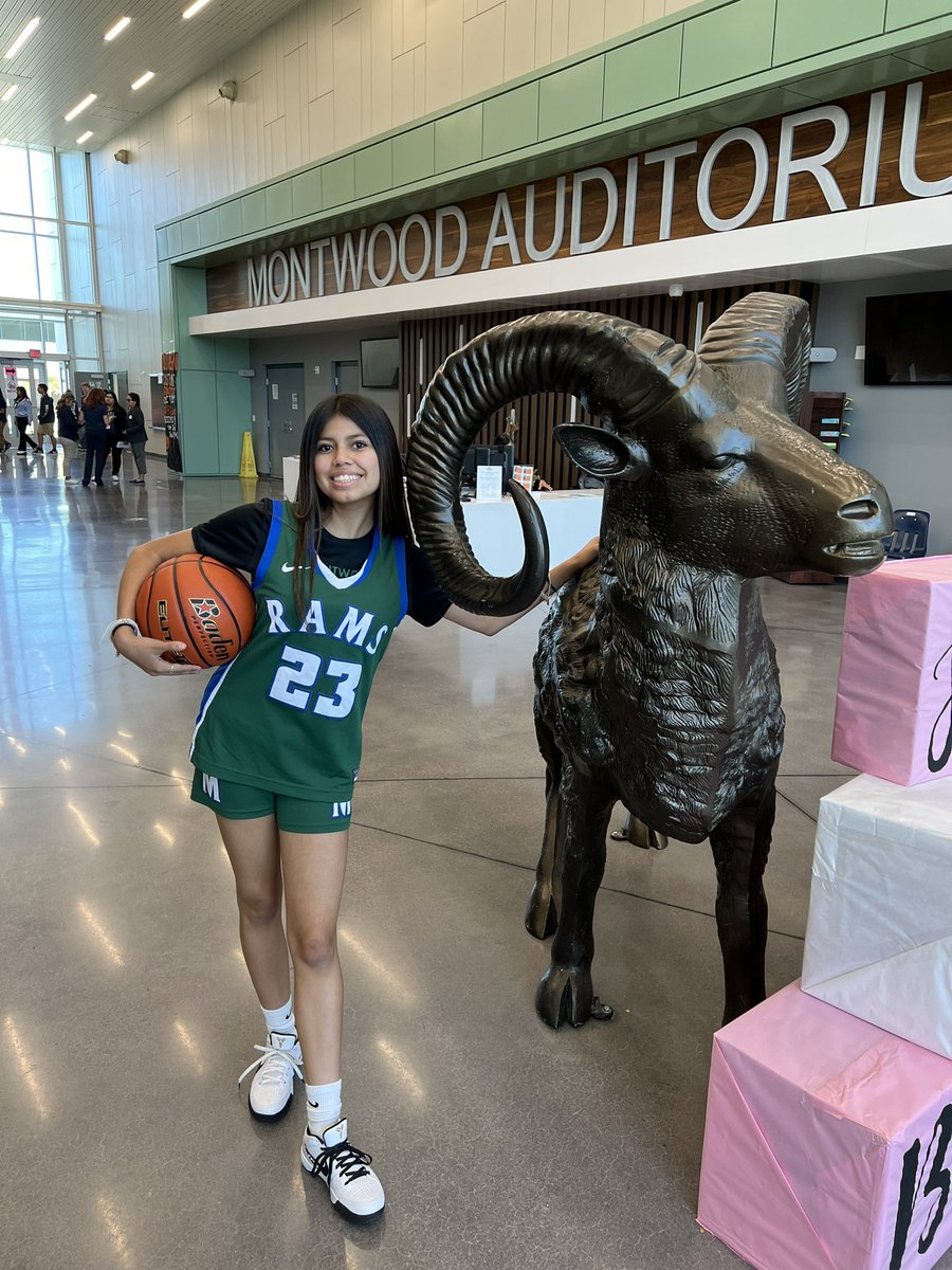 Horizon_GBB's tweet photo. Our Lady Rams basketball Team Captain Amber S. representing for this year’s @MontwoodHS middle school tour showcase for our future Rams. 
🐏💚🏀
#hornsup https://t.co/o9UBwIn0Ik