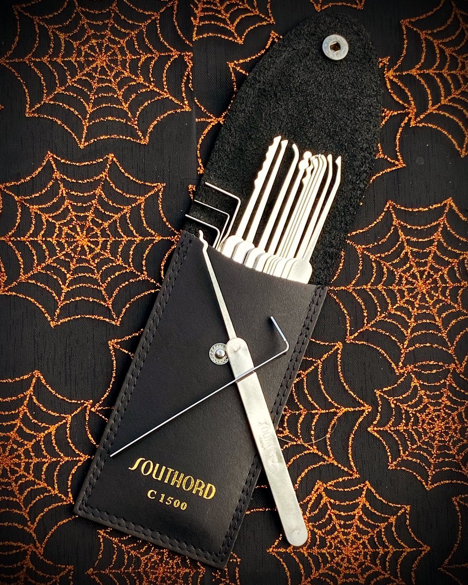 SouthOrdPicks's tweet photo. 🕸️ Happy Friday, y’all! Hope you have a SPOOKTACULAR weekend!🕸️ #southord #locksmithtools #lockpicks #lockpickset #c1500 #lockpicking #locksmiths #locksport #everydaycarry #edcgear #halloweeniscoming #hallowseve #halloweentreats https://t.co/GFukJAGqv7