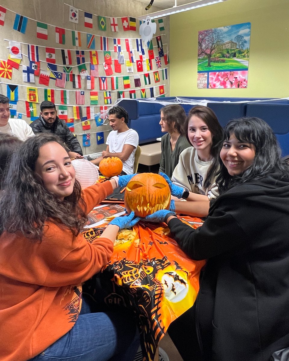 UniNottinghamIC's tweet photo. Our students had great fun today carving scary pumpkins 🎃
More events are coming up for Halloween next week 👻
Swipe left to see our winner's pumpkin 🎃 😱 👀
#Kaplanlife #YourPathYourWay #WeareUoN
#studyabroad #travel #study #education #internationalstudents https://t.co/6LEPgMKBfe