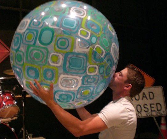 bloweruppers's tweet photo. Couldn't ask for a better view #StrictlyLungpower
.
#beachball #bigbeachball #inflatable #floaty #looners #giantbeachball #inflando #looner #blowbymouth #inflatablefetish #inflatables #beachballfetish #inflating #loonerboy #loonerfetish #beachball #b2p #blowtopop #balloonfetish https://t.co/NcSVTDqYK6