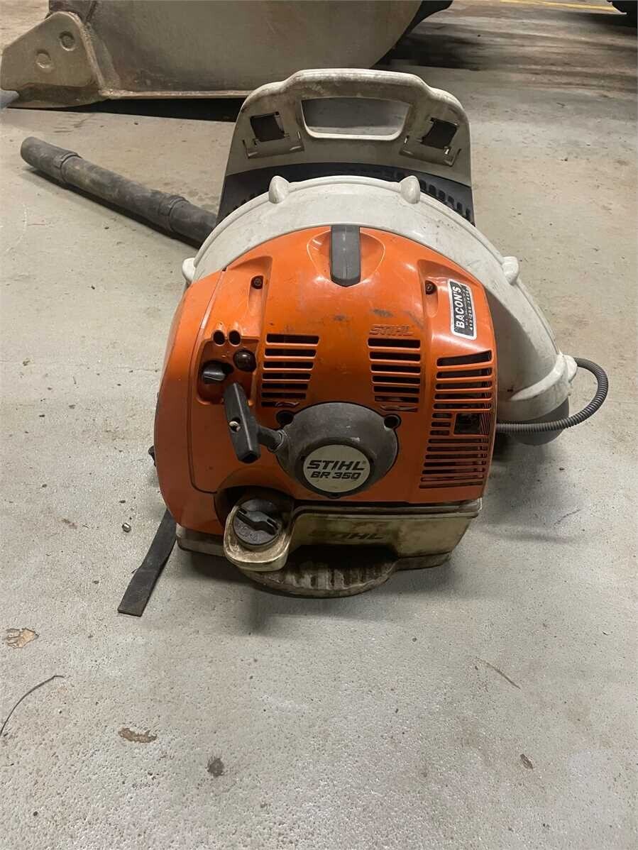 municibid's tweet image. Whether you're seeking parts or diving into a #restorationproject, check out Town of Chesterfield’s #tractors, #leafblowers, and #militarygenerators up for #auction:  mbid.us/477Q7Gi  🛠️🚜🔌

#ChesterfieldMA #MA #Massachusetts #snowplow #roller #forsale #generators