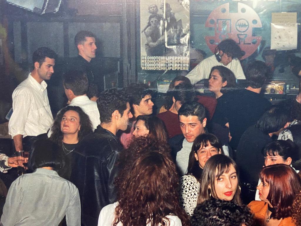 In-Edit Festival (@ineditfestival) on Twitter photo Este documental forma parte de un ciclo presentado por <a href="/MoritzBarcelona/">Moritz Barcelona</a>, dedicado a la Barcelona de los 90s.
Veremos también:
—Garatge Club (Albert París)
—Voy a saco (Marc Pérez y Txus Villanova)
—Quien no se considere un buen makinero que abandone la sala (Xavier Menal) Este documental forma parte de un ciclo presentado por <a href="/MoritzBarcelona/">Moritz Barcelona</a>, dedicado a la Barcelona de los 90s.
Veremos también:
—Garatge Club (Albert París)
—Voy a saco (Marc Pérez y Txus Villanova)
—Quien no se considere un buen makinero que abandone la sala (Xavier Menal)