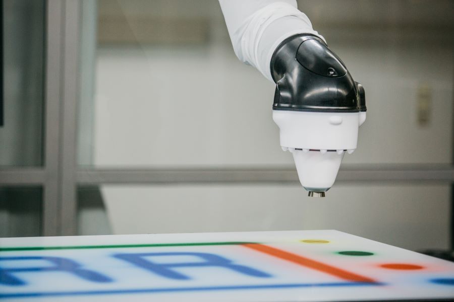 PCImag's tweet image. A new atomizer from @durr_group boasts efficiency of up to 98% while saving significant amounts of paint and rinsing agent in the process.

Image courtesy of Dürr.
#paintbooth #roboticpainting #refinishing #coatings #coatingsindustry 

pcimag.com/articles/11186…