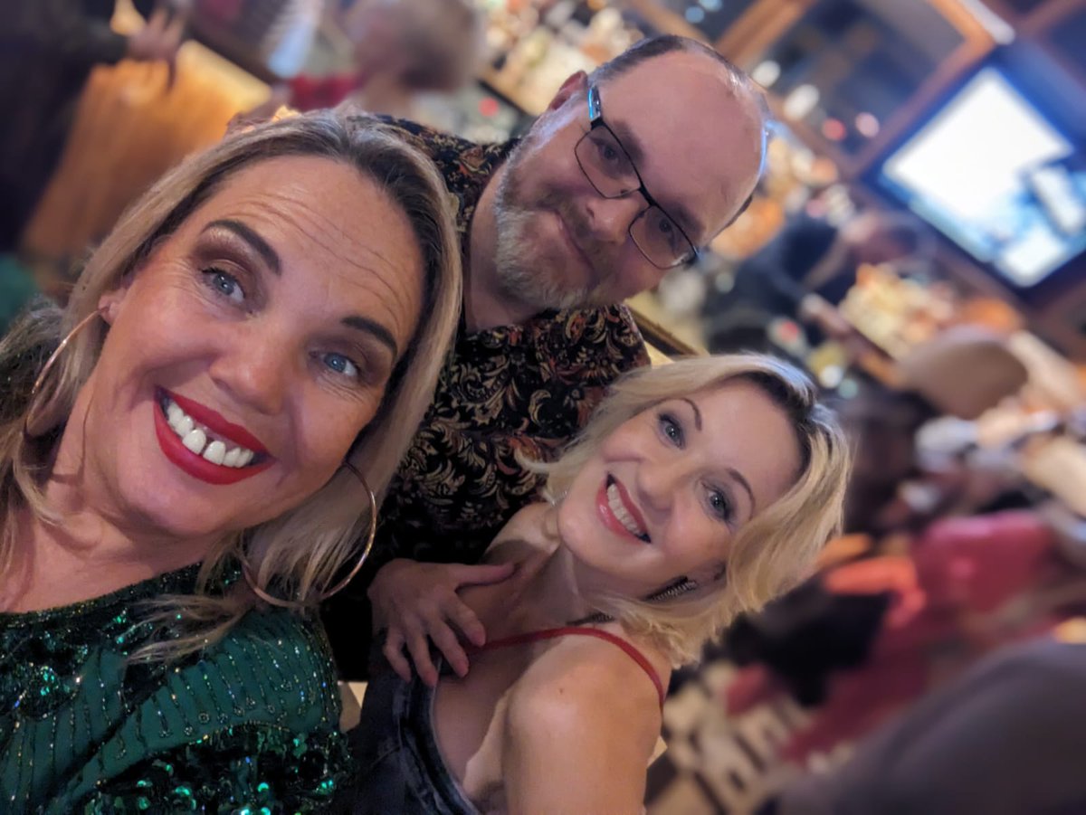RoyalCourtLiv's tweet photo. @MonksdownLC @MonksdownHead @MrsC_Russell @MonksdownSchool @liverpoolphil @LiverpoolEmpire @LivEveryPlay Hello from @GermainLindzi, @mikefletcher05 and @kaceyainsworth. Go Royal Court! https://t.co/iZuzxfpQbW