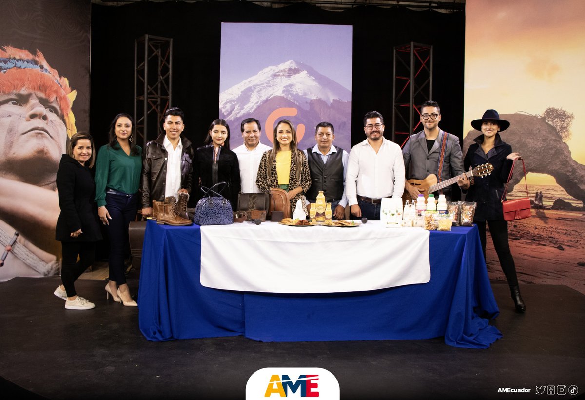 AMEcuador's tweet photo. 📺 Hoy visitó #Gamavisión la delegación del cantón #Cotacachi.

📽️En el programa mostraron sus atractivos turísticos, emprendimientos en la elaboración de cuero🎒🥾, lácteos, sus exquisitas🥩carnes coloradas  y el arte interpretado por el cantautor ecuatoriano 🎤@GuzmanEcuador. https://t.co/TIPFtFYoy2