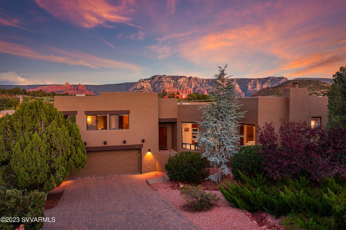 240 Mountain Shadows Drive, Sedona, AZ
$1,067,000

tinyurl.com/v3vr6c84

#LuxuryHomes #LuxuryRealEstate #RealEstate #ExpensiveHomes #ArizonaLuxuryHomes #WeLoveLuxuryHomes #LuxuryRealEstate #LuxurySpecialist