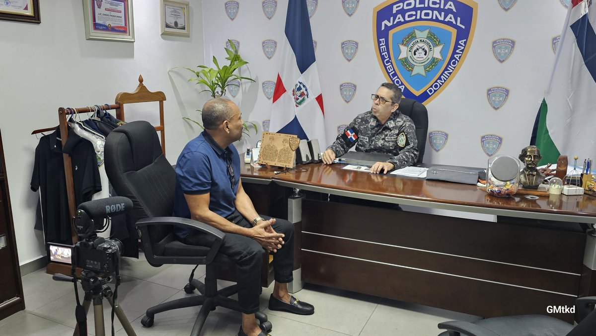 gabrielmercedez's tweet photo. Si buscas tener una persona que siempre conteste con la verdad, con humildad y conocimiento entonces debes entrevistar al coronel @pesqueiradiego 

Su profesionalidad es de otro nivel, su entrega sin presedente. 

@rd_policia #PNteEscucha https://t.co/qhJsptjDFV
