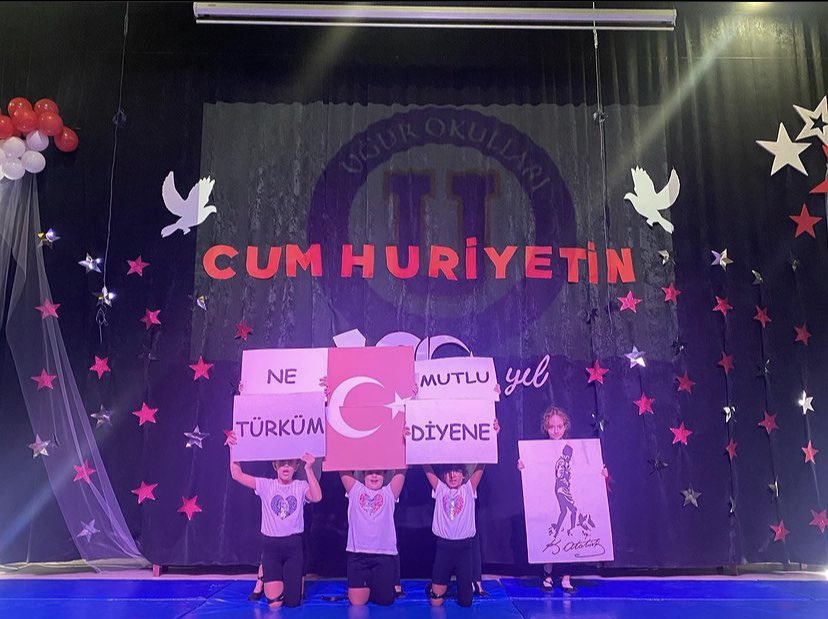 Uğur Okulları Halkalı Kampüsü (@uohalkali) on Twitter photo Cumhuriyetimizin değerlerini her daim yaşatmaya, genç nesilleri Cumhuriyet sevgisiyle yetiştirmeye devam edeceğiz.🇹🇷🇹🇷🇹🇷
<a href="/UgurOkullari/">Uğur Okulları</a>
<a href="/MUSTAFACAKIR28/">MUSTAFA ÇAKIR</a>
<a href="/Ebru_Divrik/">Ebru Divrik</a>
<a href="/yaman_unal/">Ünal Yaman</a> Cumhuriyetimizin değerlerini her daim yaşatmaya, genç nesilleri Cumhuriyet sevgisiyle yetiştirmeye devam edeceğiz.🇹🇷🇹🇷🇹🇷
<a href="/UgurOkullari/">Uğur Okulları</a>
<a href="/MUSTAFACAKIR28/">MUSTAFA ÇAKIR</a>
<a href="/Ebru_Divrik/">Ebru Divrik</a>
<a href="/yaman_unal/">Ünal Yaman</a>