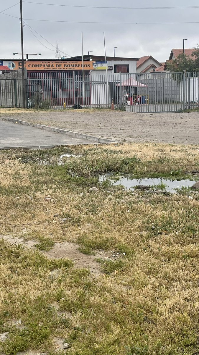 superorca80's tweet photo. @SMAPA_MAIPU porfavor repara filtracion de agua en calle aeropuerto con obispo javier vasquez frente al cuartel de bomberos corre el agua hace meses https://t.co/dm74Ui8g4I