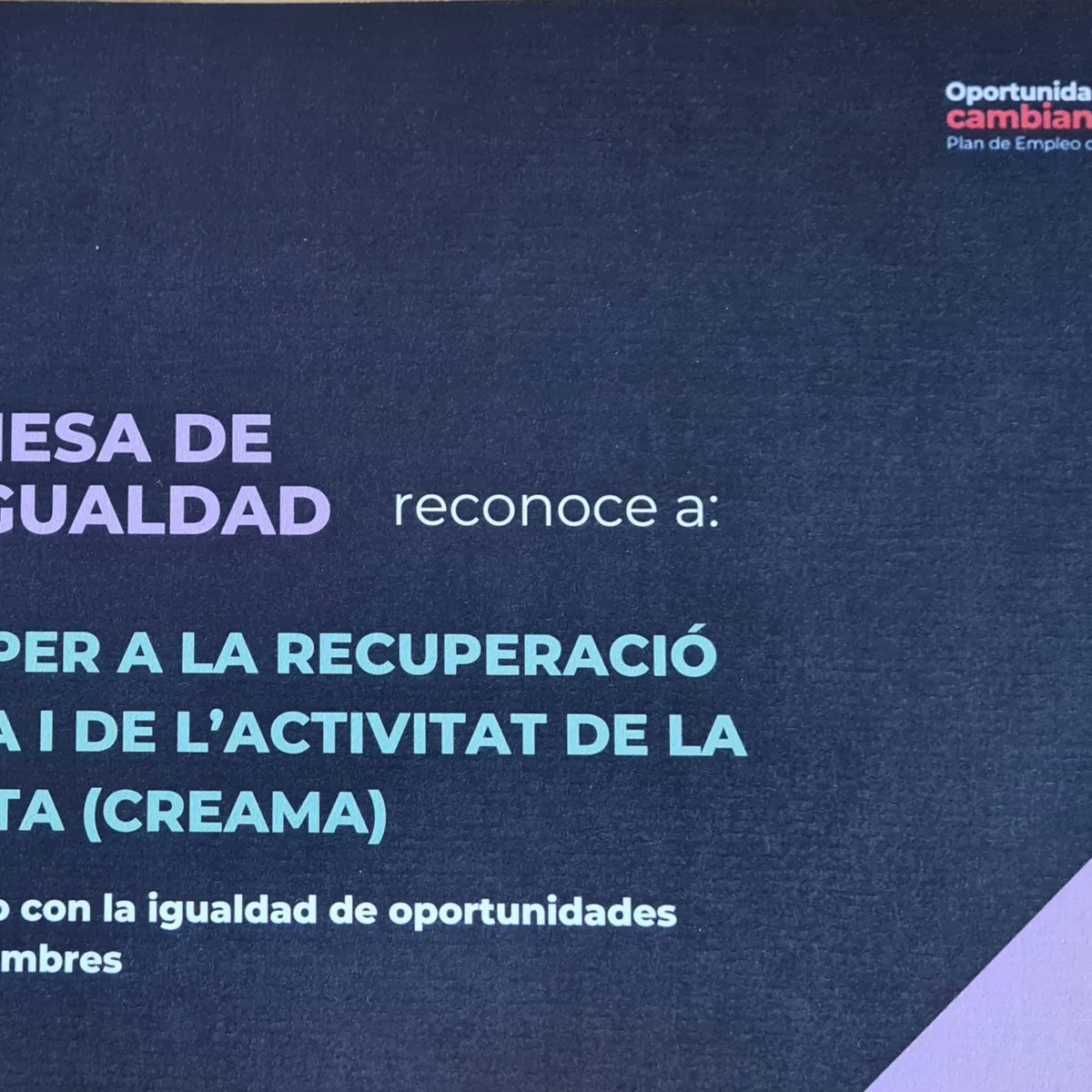 creama_org's tweet photo. La @mesadeigualdad hui ens ha atorgat reconeixement per fer la nostra entitat més igualitària. Ens sentim molt orgullos@s i agraïdes! Este reconeixement és per i gràcies a totes les persones que formen part de CREAMA i ho han fet possible.
#TreballemJuntsPerLaComarca #MarinaAlta https://t.co/7NmYmichkH