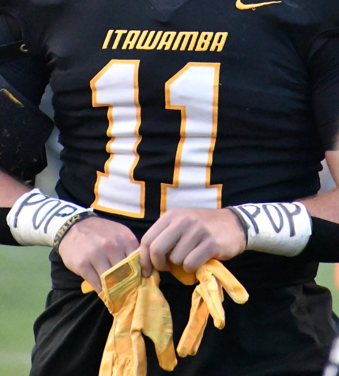 BrysonCWalters's tweet photo. GameDay!! Let's go finish the regular season with a W fellas! Play for the name on the front of the jersey and what it represents. #ITAWAMBA #missyoupop @PrestageCayden @Cwaddle9 @IsaiahAutry1 @Big_Mike9473 @coltonlewis21 @IAHS_FB @chriswalters10 @clintahoots https://t.co/fLBgjqlmAE