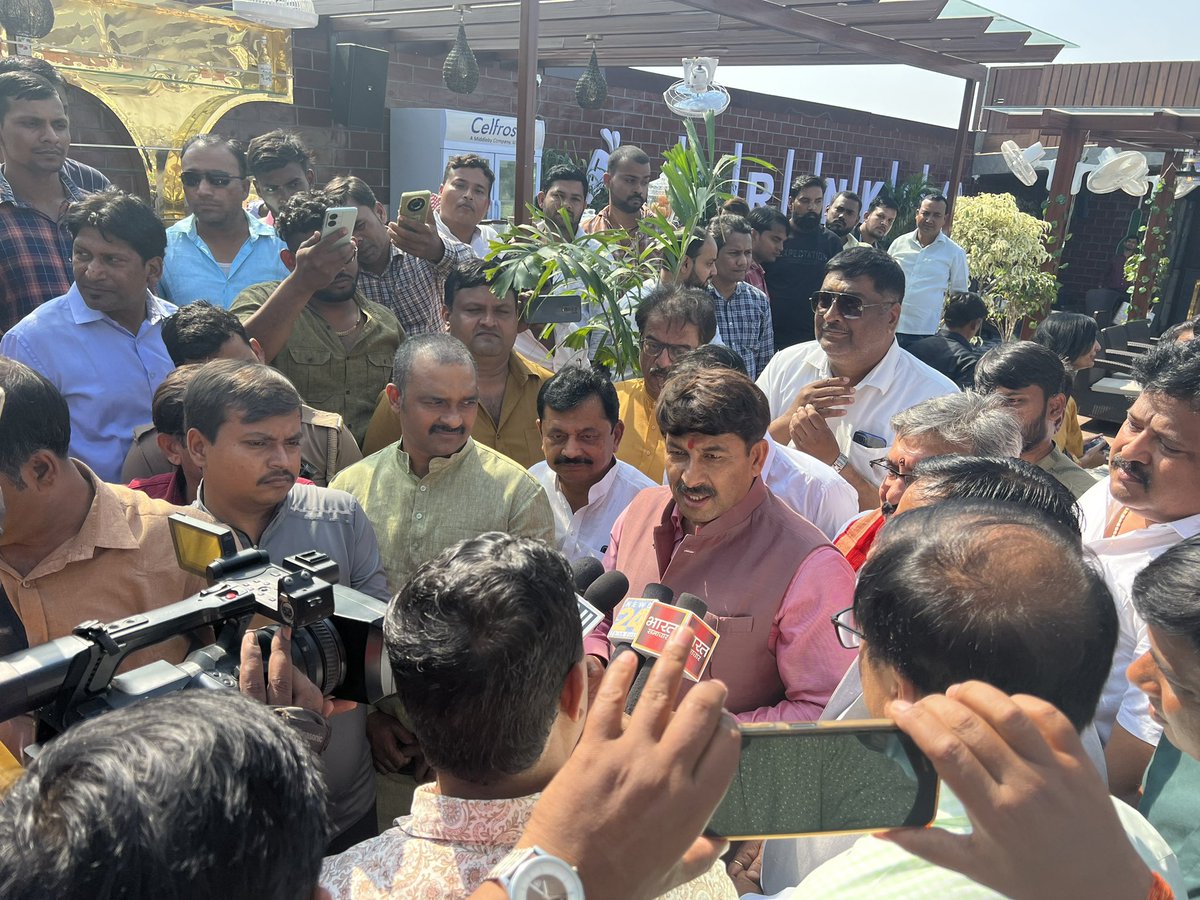 ManojTiwariMP's tweet photo. #गोरखपुर_यात्रा #manojtiwari
     आज गोरखपुर में एक #bottom_up नाम से #Restaurant उद्घाटन किया.. ओनर #AditiAgrawal और #Jyotipanwar को बधाइयाँ.. #Chief_Chef सहित 15 लोग को #रोज़गार मिला.. आज #युवा नये नये व्यापार अपना रहे हैं और #Jobgiver बन रहे हैं https://t.co/ib6BUyMlrl
