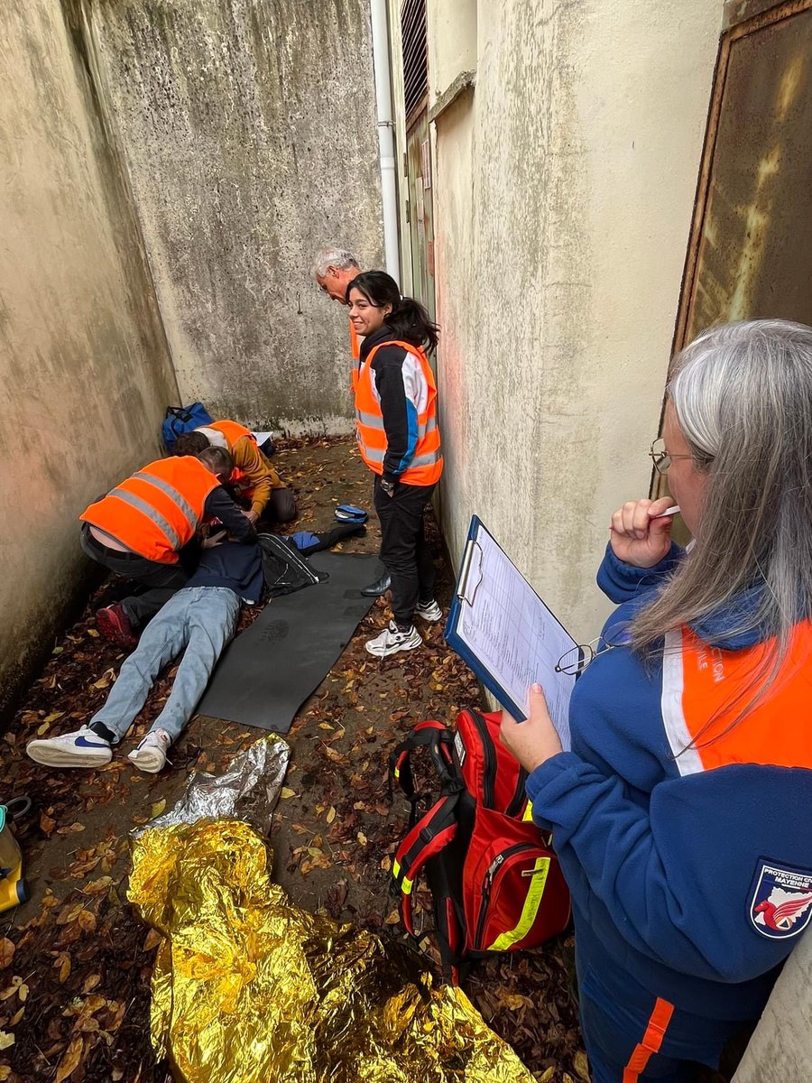 ProtecCivile53's tweet photo. [FORMATION PSE 1]

👉 🎉 Félicitations à nos 1️⃣8️⃣ stagiaires, pour l’obtention de leurs #PSE1 après 1 semaine de formation ! 

Dès demain début du #PSE2 ! 

Vous aussi FORMEZ-VOUS ! :  
✉️ mayenne@protection-civile.org
💻 https://t.co/k8lx8Mm1rY https://t.co/w1bFXYHx5D