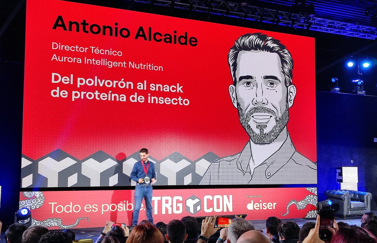 escriva's tweet photo. El crack de Bonilla, tras traerse a su dentista, se ha traído este año a su primo a la #TRG23 a contarnos cositas de mantecados y eso. Y resulta que ha estado fenomenal la charla. Cosas de la vida. Habrá que probar el snack de insectos, no? https://t.co/sRz1OCBHJu
