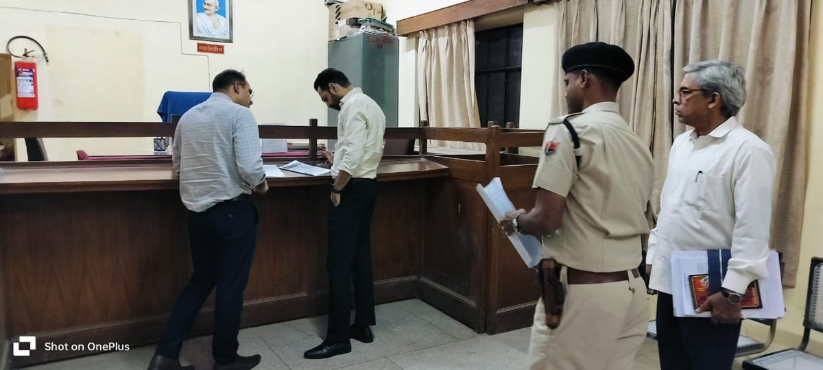 DmDausa's tweet image. #Daisa जिला निर्वाचन अधिकारी कमर चौधरी ने शुक्रवार को विधानसभा दौसा में नामांकन दाखिल करने की प्रक्रिया का निरीक्षण किया तथा रिटर्निंग अधिकारी को चुनाव आयोग के दिशा निर्देशों की पालना के निर्देश दिए। @CeoRajasthan @DeoDausa @DmDausa @qummerchoudhary @DausaLotan