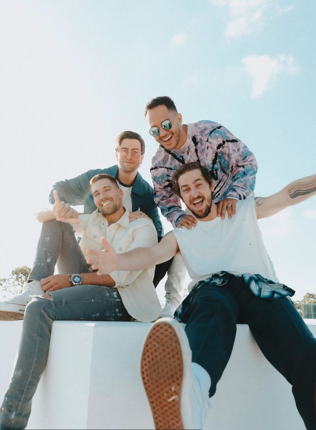 • <a href="/alejanyaa/">ale</a>  Te han enviado flores y un abrazo de Big Time Rush 

💌 Esperamos que tengas un bonito fin de semana y queremos desearte de todo corazón que cumplas todas tus metas del día y que todo te salga bien.
Esperamos que estás flores te hagan sonreír. ❣️  
By: admis