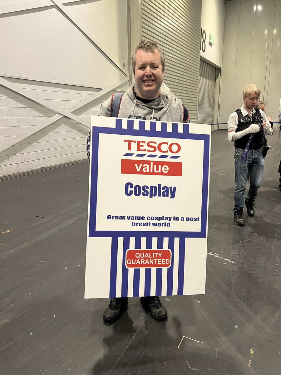 MCM Comic Con tweet media