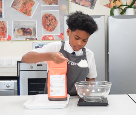 Foodafactoflife's tweet photo. Come and take a look at our NEW food skills #videos! These short, clear, video clips demonstrate how to safely and accurately carry out a number of key #food skills. Ideal for supporting your food #teaching lessons!

https://t.co/BzxvaTf74Y
#teachertwitter #foodeducation https://t.co/wFYtc6atyc