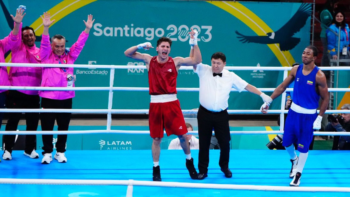 COM_Mexico's tweet photo. ¡Marco Verde es campeón panamericano! 🇲🇽🥇
El boxeador mexicano se lleva a casa la medalla de oro, en la categoría de los 71kg.

¡Felicidades, @MarcoAGreen! 🥊

#MéxicoEnSantiago | @JomaSportMexico 
📸 https://t.co/uBvwJATT36 https://t.co/OWnS0RDgKd