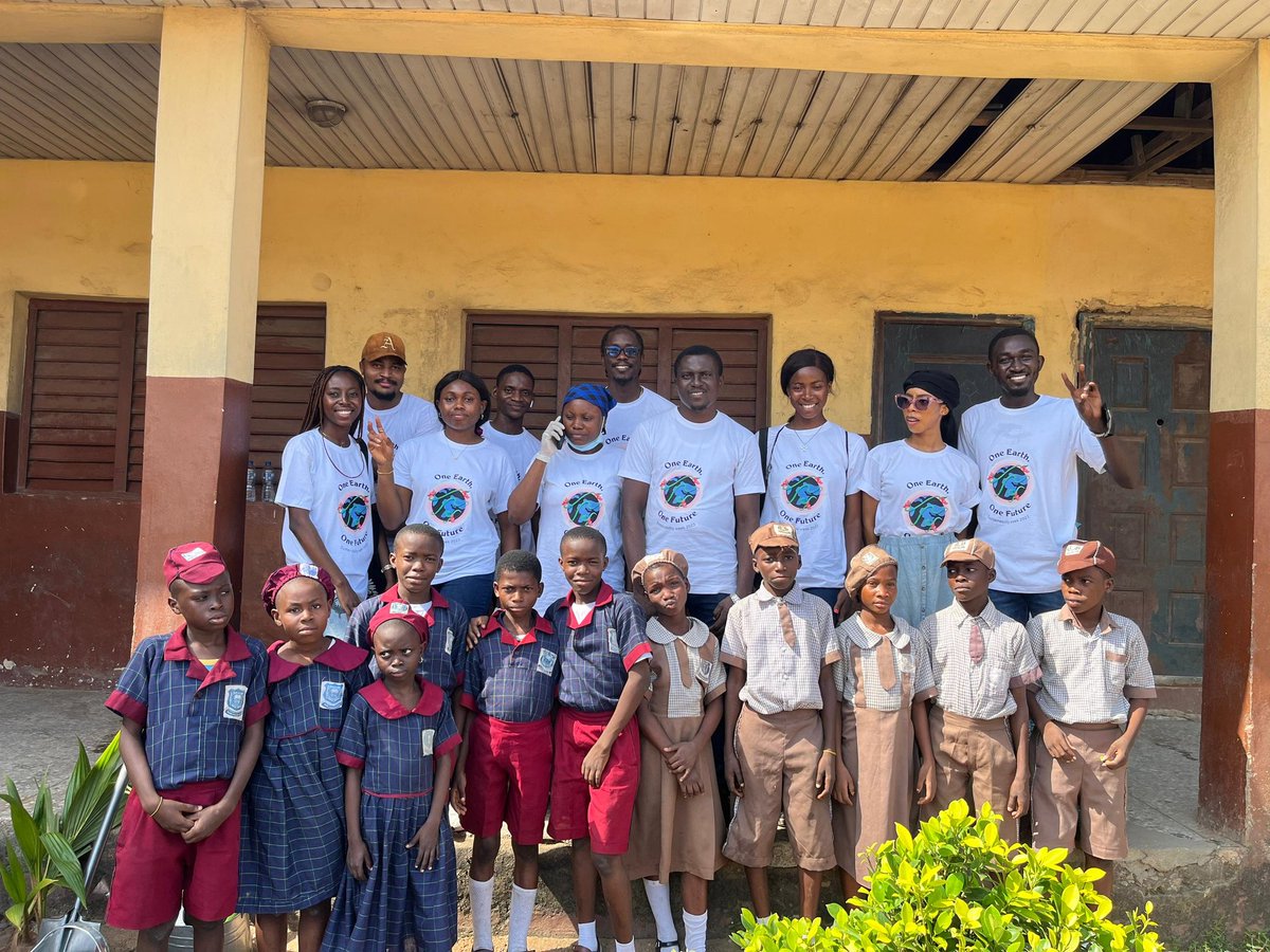 AfricaupcycleC's tweet photo. We would like to express our gratitude to @theflutterwave for sponsoring us on #WorldSustainabilityDay this year. It was a truly unforgettable occasion when Africa Upcycle Community, in collaboration with Flutterwave, planted trees at Maidan Primary Sch and Expressway Primary Sch https://t.co/FVwntfJ3TH