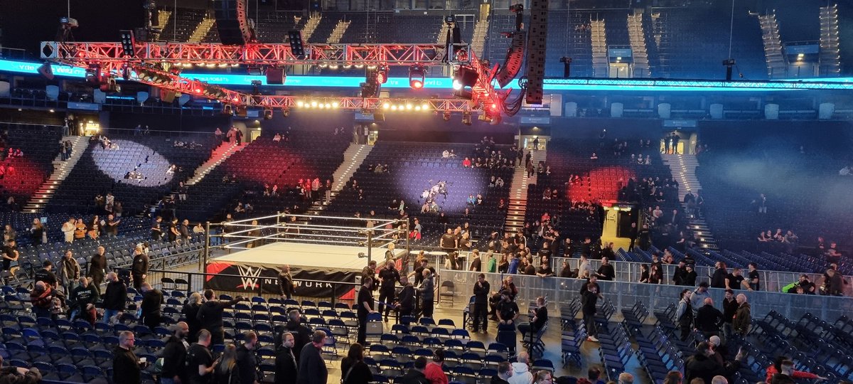 tmlk93's tweet image. Booooock!! Lets go!!🔥🔥
#WWElive #WWEHamburg