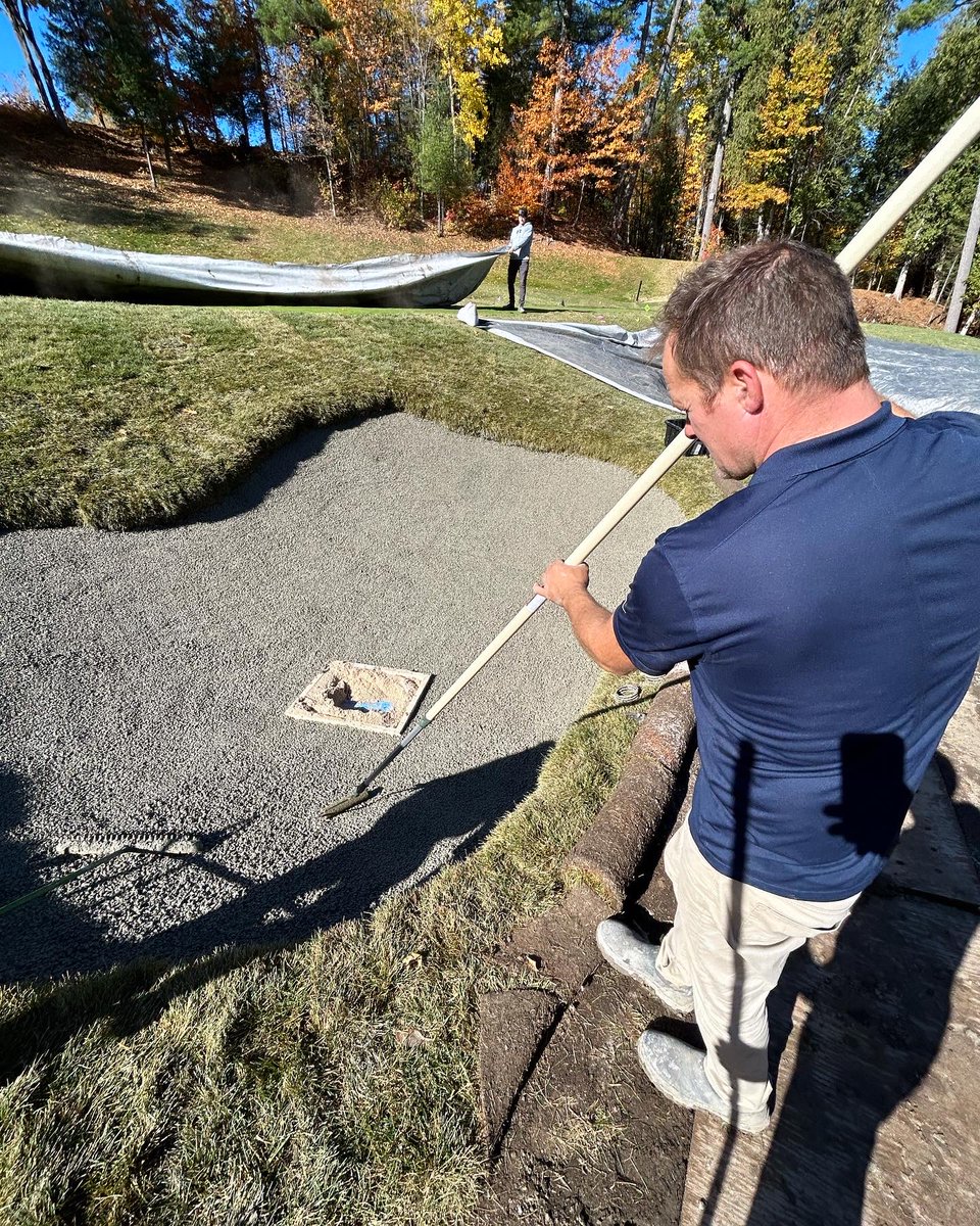 CapillaryFlow's tweet photo. Today was a beautiful fall day in Ottawa and Camelot Golf &amp; Country Club. Superintendent Chris Chapman (#camelotturf) and his great team did their first three CapillaryFlow bunkers as a part at the renovation of the 12th hole.
It’s great to work with dedicated skilled pros! https://t.co/ZToh3g1zzv