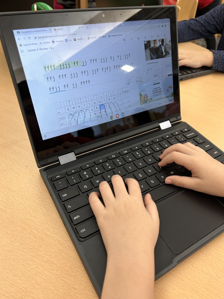 FrenchtownElem's tweet photo. 2nd grade students learning to keyboard with hands on home row!! ⌨️🐺 https://t.co/DvDI2Vp2KP