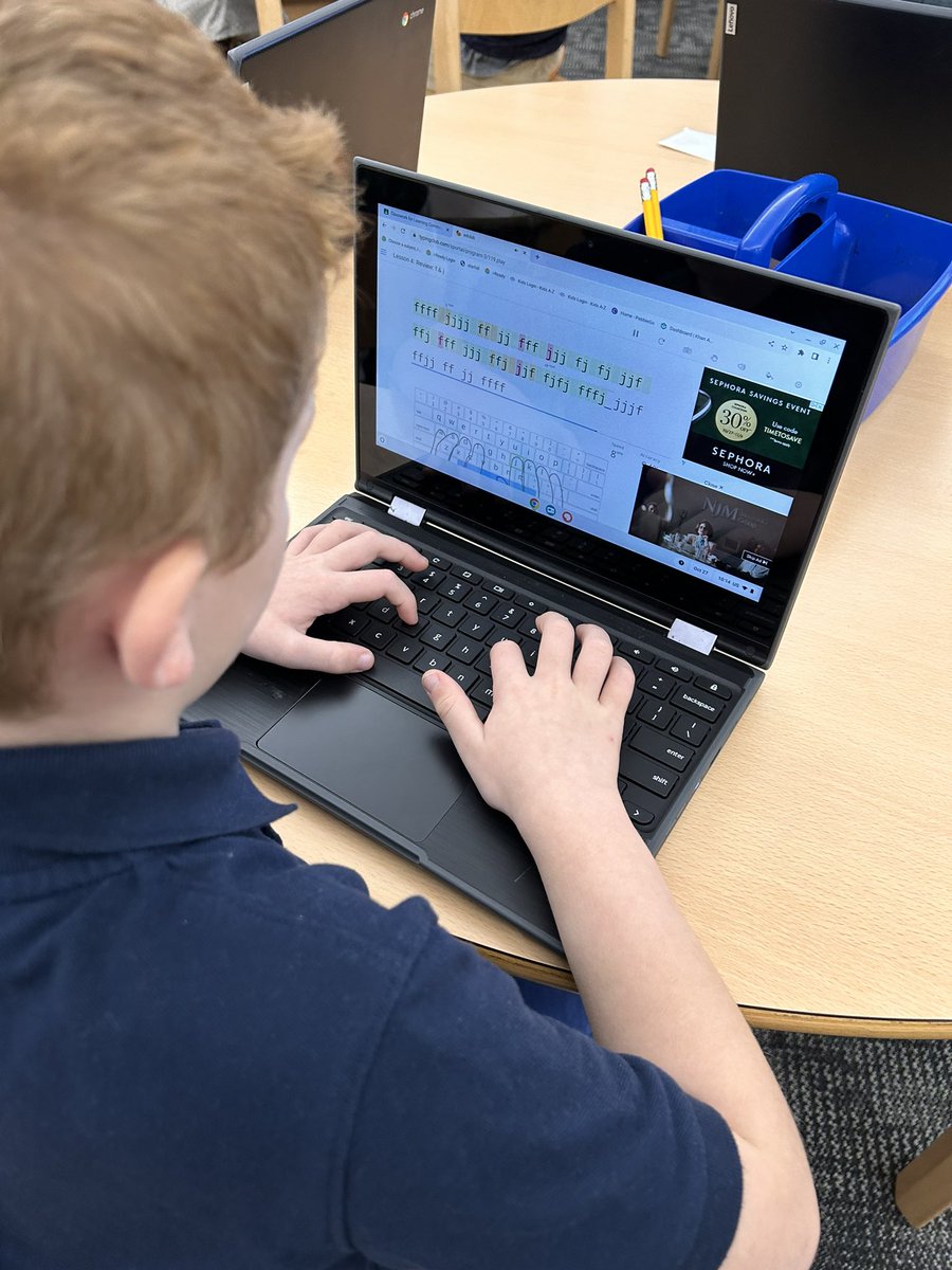 FrenchtownElem's tweet photo. 2nd grade students learning to keyboard with hands on home row!! ⌨️🐺 https://t.co/DvDI2Vp2KP