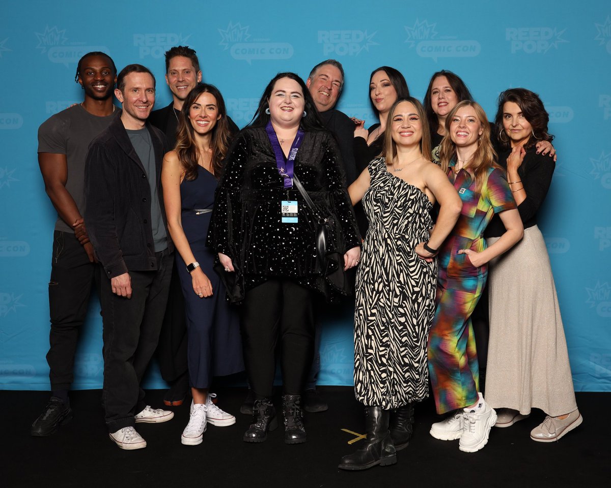 kirstinlucy's tweet photo. Worth every penny to see these delightful humans. @NeilNewbon @SamanthaBeart @DaveJonesActor @TracyWiles @AmeliaTyler @TimDownie1 @JenandAliona @Devora_Wilde, Emma Gregory & Theo Solomon 😍❤️ #bg3cast #mcmcomicconlondon2023 #mcmcomiccon #bg3 #BaldursGate3 https://t.co/Dp7AX7Yker