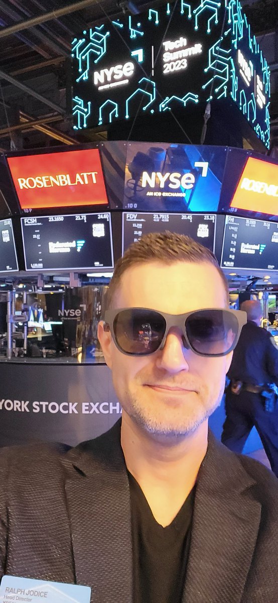 RalphJodiceJr's tweet image. Pre-orders? Available now? Let's go? Let's goooo! The below business professional endorses this pre-order call to action 😆! 
us.shop.xreal.com