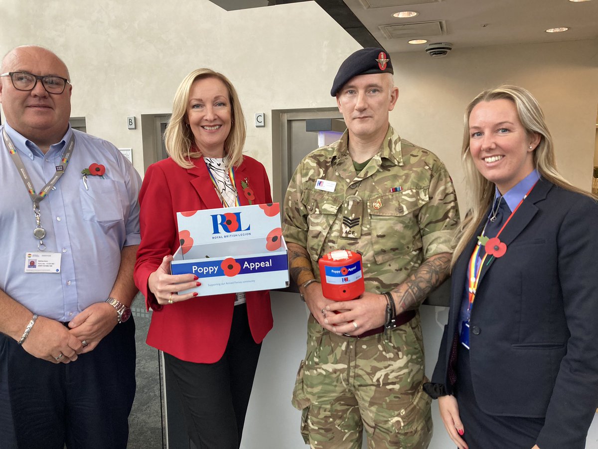 Mersey_Learn's tweet image. Supporting #PoppyAppeal today at Liverpool Lime Street  with @MetroMayorSteve and in Mann Island with @LpoolCityRegion @Merseytravel