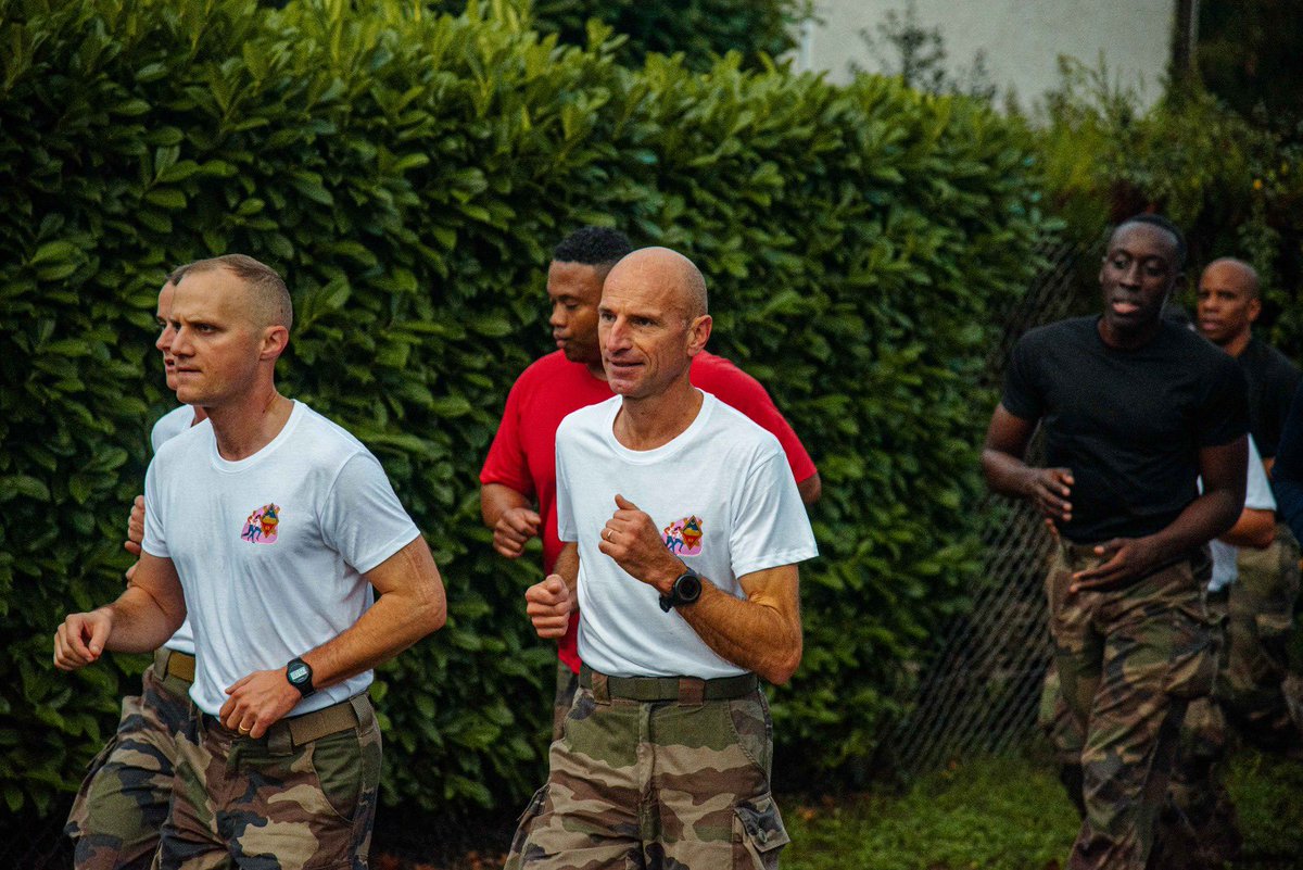 68eRAA_CDC's tweet photo. Belle séquence de cohésion ce matin au régiment autour d’une cause fédératrice #octobrerose. Ensemble, et grâce au soutien de notre partenaire @mutuelleuneo, participons à ce combat contre la maladie. Clôture de la cagnotte dans 4 jours! https://t.co/rx4TIKMNMO https://t.co/sbIP3l4Yuo