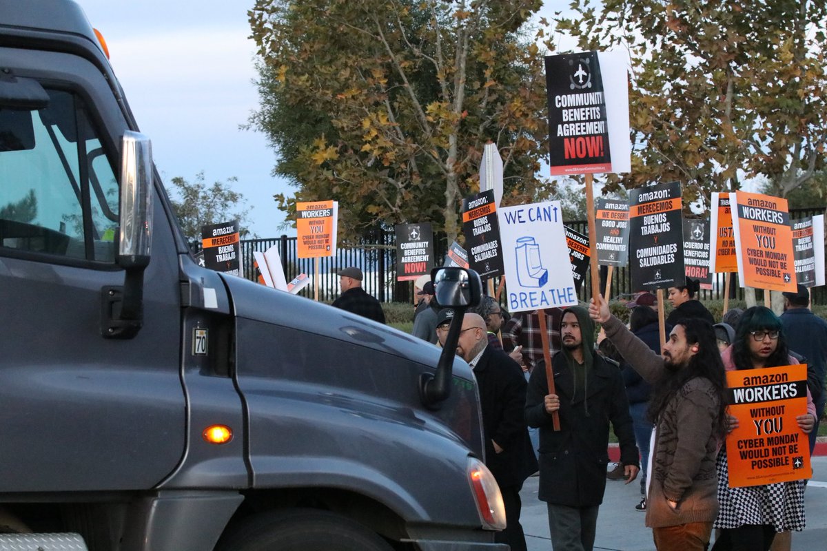 They knocked on 1000s of doors to rally for guaranteed good jobs + clean air at the facility and even set up a picket at a nearby facility on Cyber Monday. Still, Amazon’s developer refused to negotiate with <a href="/SBACommunities/">San Bernardino Airport Communities</a>. Elected officials in power approved the facility. (3/7)