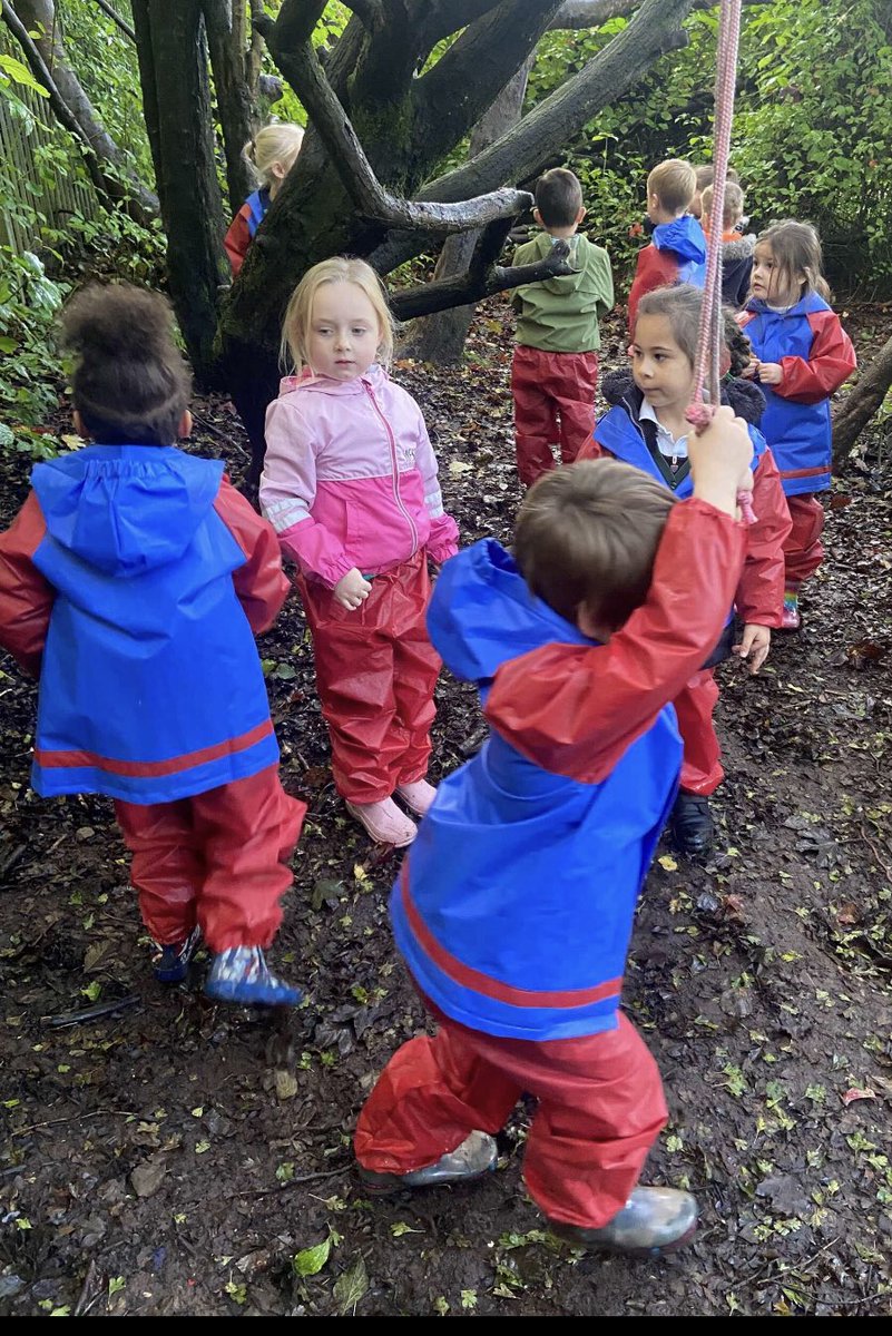 Springwood_Prm's tweet image. Year 1 and Year 1/2 loved their outdoor learning time this morning, exploring and making spooky ghosts out of their findings! #springwellbeing