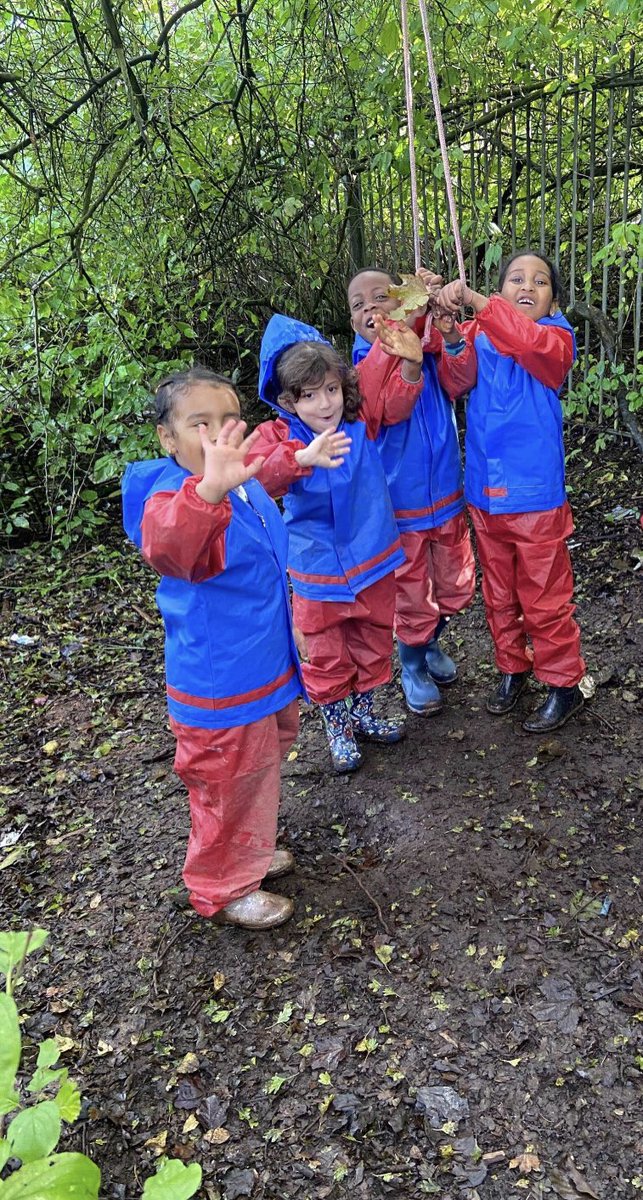 Springwood_Prm's tweet image. Year 1 and Year 1/2 loved their outdoor learning time this morning, exploring and making spooky ghosts out of their findings! #springwellbeing