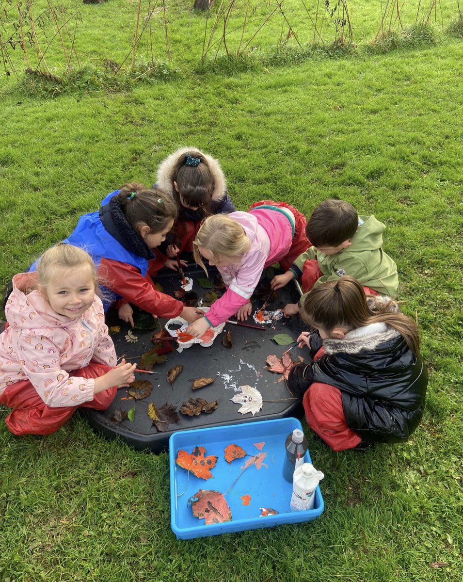 Springwood_Prm's tweet image. Year 1 and Year 1/2 loved their outdoor learning time this morning, exploring and making spooky ghosts out of their findings! #springwellbeing