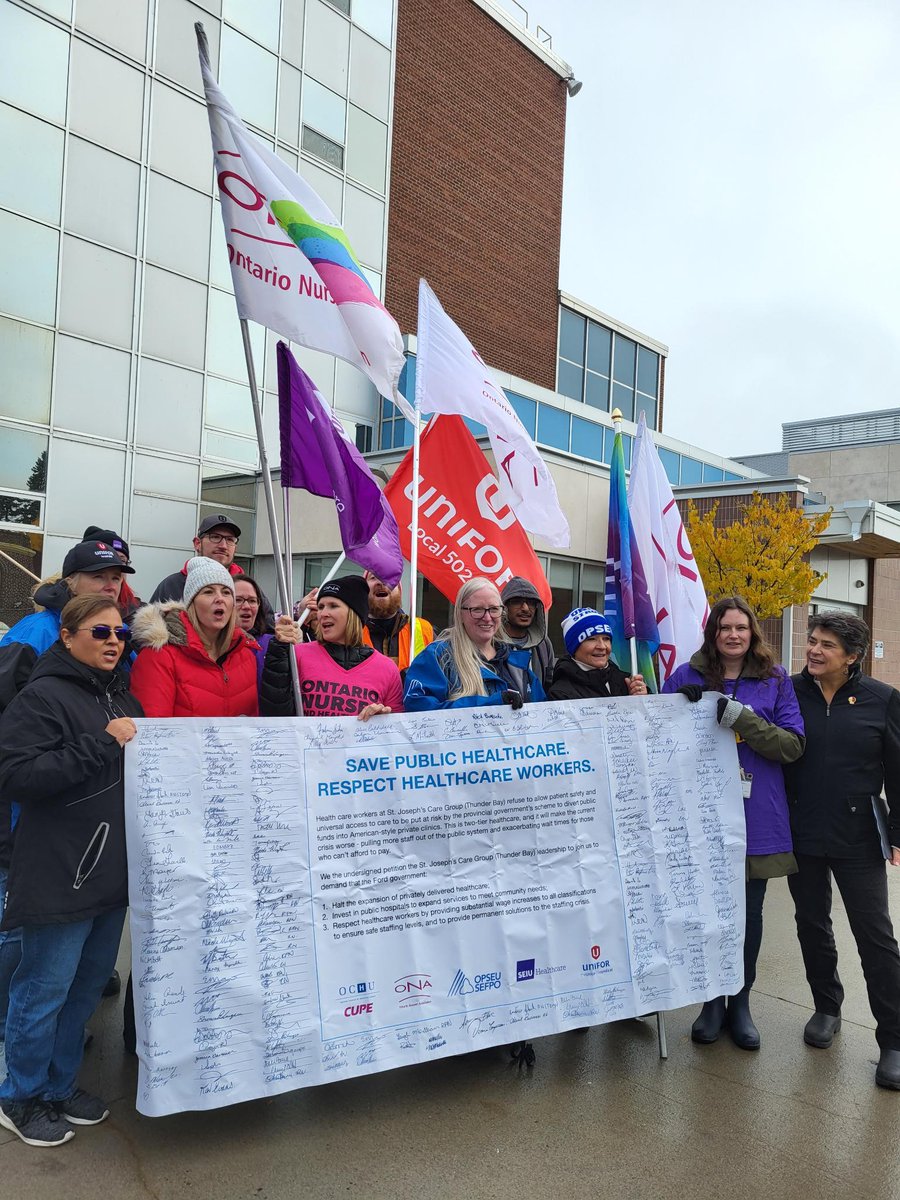 Today, OPSEU/SEFPO members working in health care rallied in Thunder Bay to stop Ford’s privatization agenda that threatens our hospitals. Together we can save public health care and demand better patient care &amp; working conditions. More info ⤵️
opseu.org/news/health-ca…