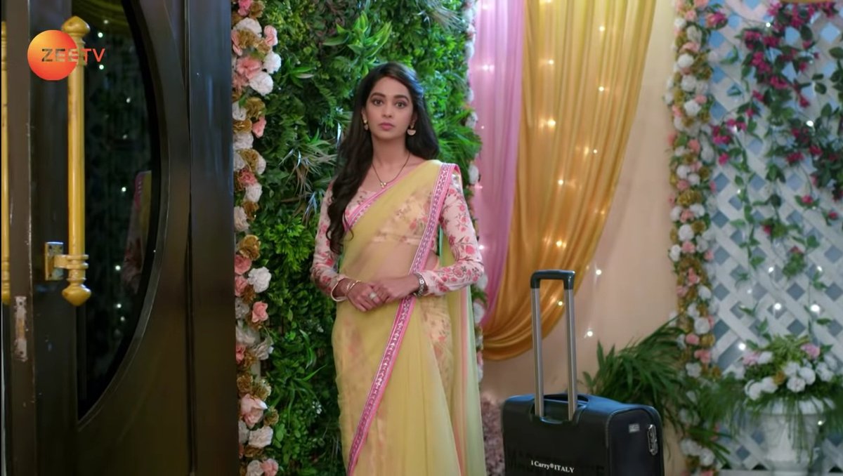 magicjunerain's tweet photo. She aced this scene like a pro, My most favourite performance of Mugdha as Prachi would be this, everything of this scene is just out standing! ❤️🤗😇

#KumkumBhagya #MugdhaChaphekar #Prachi https://t.co/bXWLj06E5t