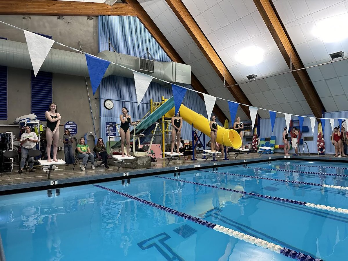 The Blanchet Athletic Dept. celebrated all of our seniors during their last Fall regular season games over the past few weeks. Thank you seniors for your commitment and leadership you brought to each program. It was an honor celebrating each of you. Go Bears!