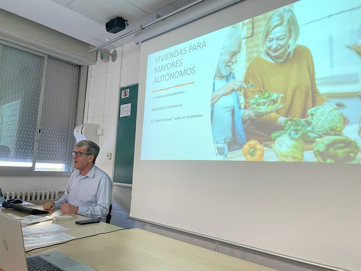 mmorafern's tweet photo. @JosepdeMarti en la mesa redonda sobre #Envejecimiento y #vivienda en el curso de especialización en #Dirección y gestión de #centrosgerontológicos @UABPostgrau #mayores #residencias #formación #formacióncontinua https://t.co/Yz2oKhJwef
