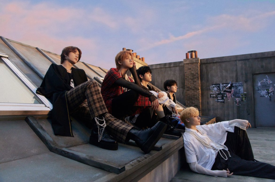 YUNO_TXT_MOA's tweet photo. ほんとに1位とれて良かった…

何もかも1位にふさわしい
人たちだよ

#CTF2ndWin #TXT20thWin
CHASING THAT FEELING 2ND WIN
#투바투_뮤뱅1위_오히려좋아
#TOMORROW_X_TOGETHER 
@TXT_bighit @TXT_members https://t.co/5Nj7Mzz26d