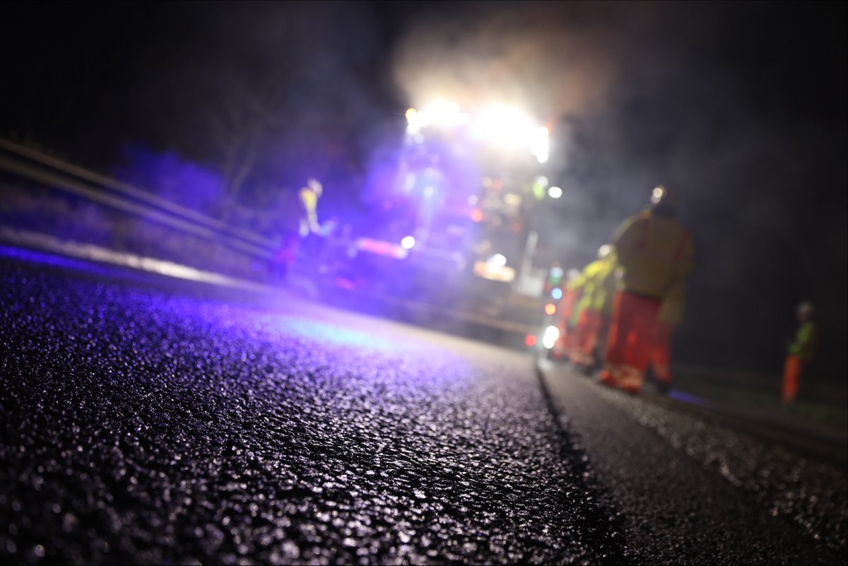 TarmacLtd's tweet photo. We’re doing something very exciting this week with @HpoolCouncil & @stocktoncouncil
With #ShellBitumen, @VolvoCEGlobal , @WirtgenGroup, @zappshelter , @Greenerpowersol & our parent @CRH_plc , we’re aiming to have the lowest carbon UK road resurfacing 🛣️ More info soon! https://t.co/1wGdxMlUq8