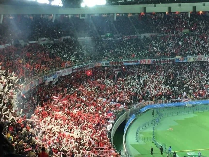 telelo14's tweet photo. El pollo vignolo tribuneando que nunca un equipo llevintanta gente como los bosteros a Japón, mira cuando se entere que River llevo el doble en 2015
No es el Monumental,es Japón, les propongo que pongan acá fotazas de ese momento 👇 #espnf90 https://t.co/Fk6PefIsKO