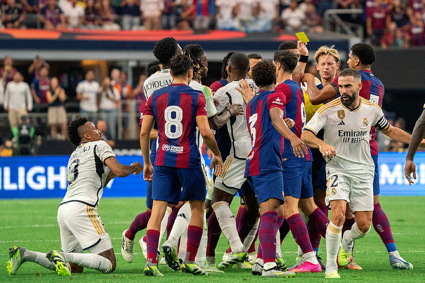 El Clasico - Analysis 🧵 Saturday 28th October Estadio Olimpico 15:15 UK Time on @bet365 Champions Barcelona are unbeaten in the league (7W/3D) but are in 3rd place behind 1st played rivals Real Madrid (8W/1D/1L) & Girona in 2nd. How Will It Go?!