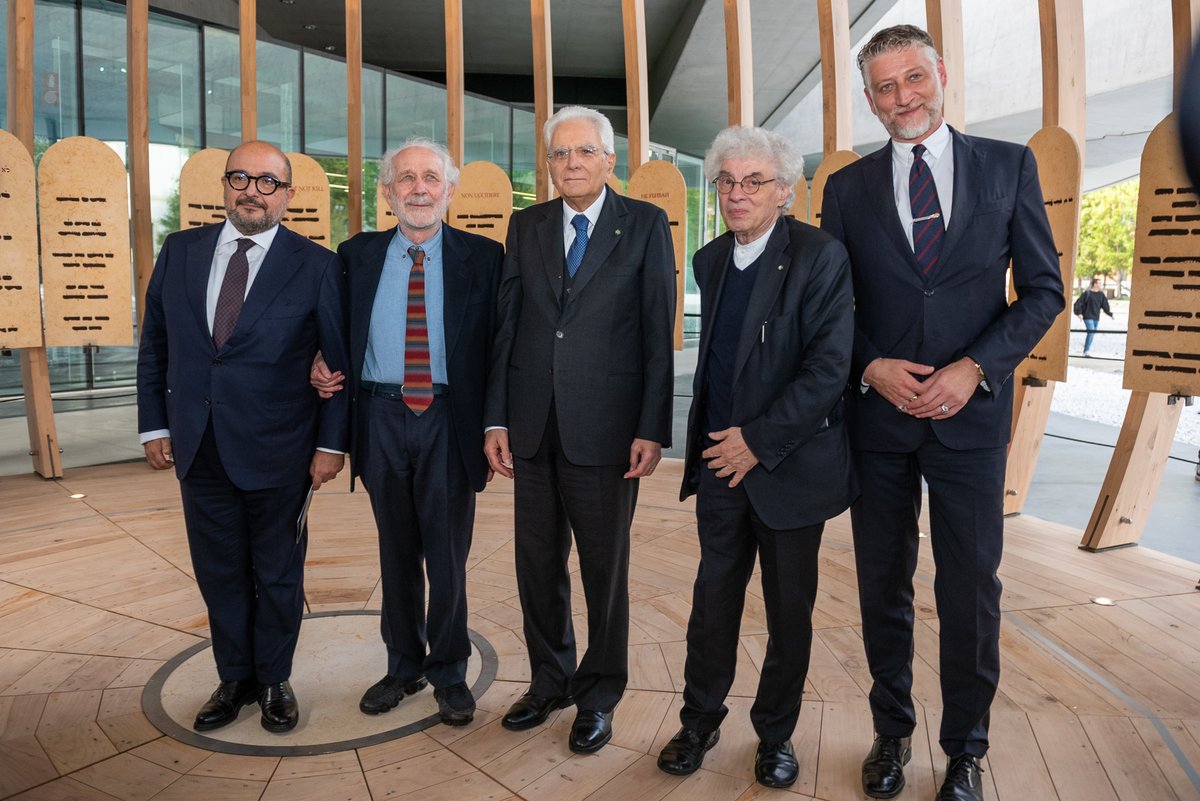 Museo_MAXXI's tweet photo. Alla presenza del Presidente della Repubblica Sergio Mattarella oggi abbiamo inaugurato l’opera "Non uccidere" di Emilio Isgrò e Mario Botta dedicata ai 75 anni della Costituzione italiana, insieme al Ministro @g_sangiuliano e al Presidente del MAXXI @a_g_giuli https://t.co/SNPApspC1g